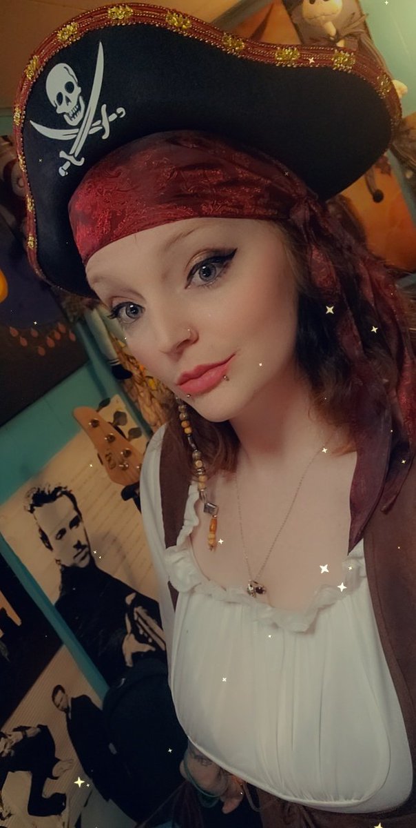 LizzieBorden219's tweet photo. The pirate theme was on point today and so much fun! May have to bring her back once in while ♡♡ #twitch #TwitchAffliate #Streamer #gaming #smallstreamers #SmallStreamersCommunity #SmallStreamersConnectRT #KDTfam #Pirates #AssassinsCreed https://t.co/XOVRqxQFfP