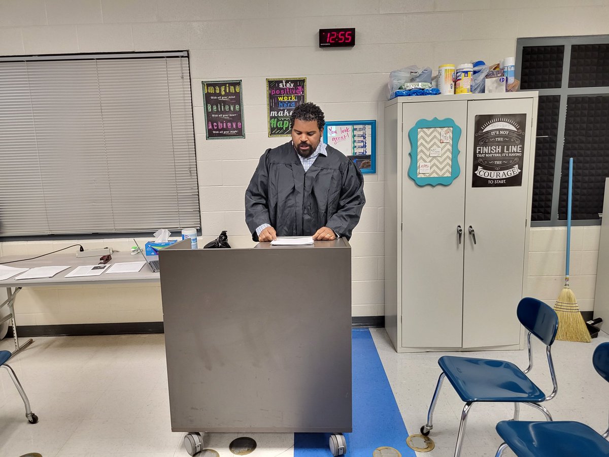 RMSRavens's tweet photo. Who is that on the jury of the Mock Trial?! Your Honor Douglas! Differentiated Instruction. RMS Writing class. #MrLark #argumentativeessay #mocktrial #thinkingoutsidethebox #MrDouglas https://t.co/PbmpCNuYC0