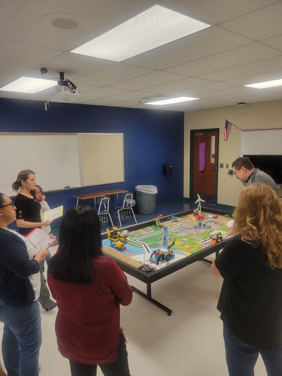 MissDLS_NISD's tweet image. Great teaching and learning doesn&apos;t stop when the students leave the building! FLL Robotics Coach’s session this afternoon at @NISDVale! @NISDMSScience #FIRSTLEGOLeague  #ThreeTwoOneLEGO #Raysup #NISDIgnited