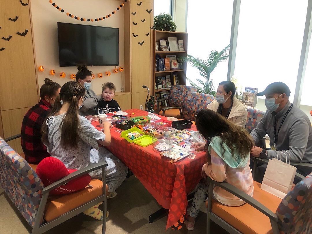 OurSpaceRocks's tweet photo. We are so excited to have added another floor to our repertoire at Boston Childrens. It was a full house today at the Marsha Freed Cardiac Resource Room. A wonderful day of sparkles and family connections…..@BostonChildrens https://t.co/NPxSZqJRcS