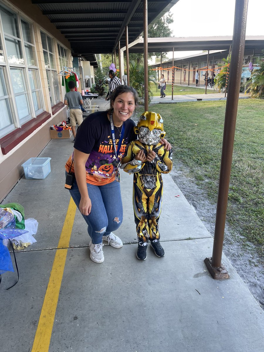 MsMejias_'s tweet photo. I had a great time at STEAM-O-WEEN tonight! @PotterEagles see you all tomorrow morning before 7:40 am for a chance to win a prize from the attendance cart! https://t.co/YzQlVCKI4c