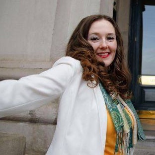 sarahlmull82's tweet photo. When I decided 2 run as a #PresidentialCandidate I was tryin 2 figure out what I was going 2 #wear & what would make me stand out so I decided it had 2 B Green White & Orange🇮🇪
I needed a nice scarf the 1st one I seen looked #Celtic🍀& 2 my surprise it said
#MulligansIreland❤️ https://t.co/YIGtyXGuXj