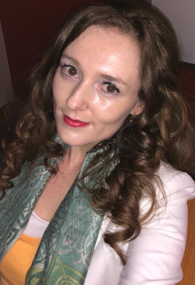 sarahlmull82's tweet photo. When I decided 2 run as a #PresidentialCandidate I was tryin 2 figure out what I was going 2 #wear & what would make me stand out so I decided it had 2 B Green White & Orange🇮🇪
I needed a nice scarf the 1st one I seen looked #Celtic🍀& 2 my surprise it said
#MulligansIreland❤️ https://t.co/YIGtyXGuXj
