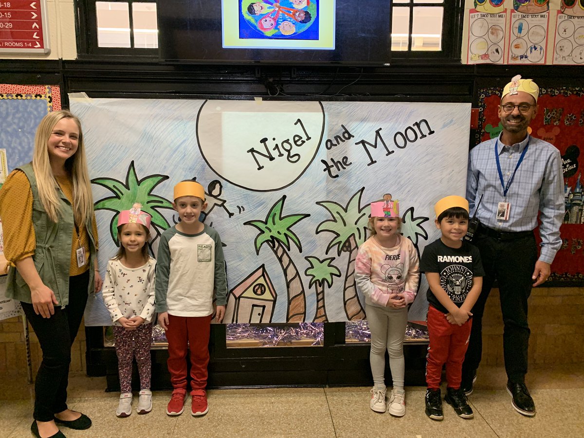 Stewart_Kinder's tweet photo. Read for the record!  Thank you Mrs. Brennan for another fabulous year! https://t.co/t2JAUrsc8Z