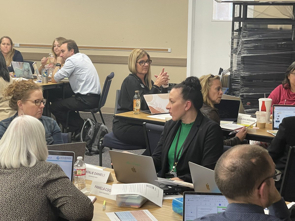 @OsideUSD APs Rock! <a href="/SmedleyOUSD/">Dr. Greg Smedley</a> and I loved engaging in professional learning with you today! Thank you <a href="/MercedesLovie/">Dr. Lovie</a> for leading PL on feedback! OUSD APs are life long learners!