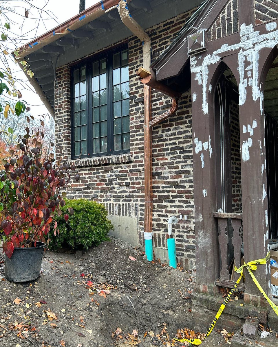 FollynBuilders's tweet photo. To say things are busy at our Winnetka project would be a gross understatement. A project of this magnitude requires a small army of suppliers and contractors and craftsmen to make it all happen. And if you are really lucky a really good general at the helm directing operations. https://t.co/T6kHGklAtQ