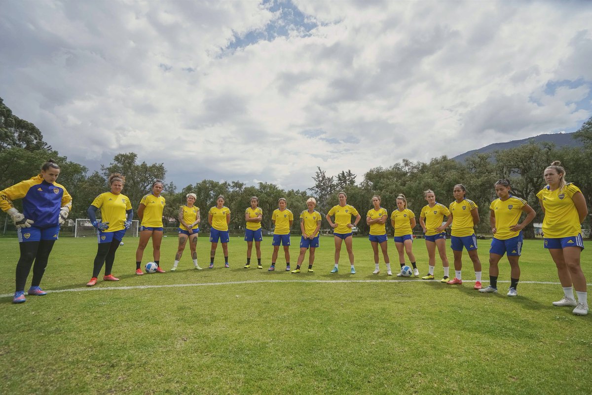 BocaJrsOficial's tweet photo. 🫂 ¡Todas juntas para una final histórica! 👊

#LibertadoresFEM 
#VamosGladiadoras ⚔️
#DaleBoca 🔵🟡🔵 https://t.co/wnqRLTebDt