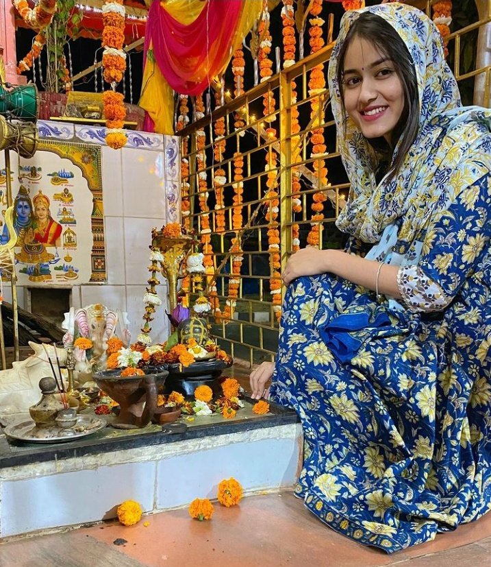 माँ तेरे चरणों में स्वर्ग है
माँ तेरे आशीष में प्रेम है
माँ तेरी भक्ति में शक्ति है
माँ तेरी आराधना में शांति है
आप एवं आपके परिवार पर माता रानी की कृपा सदैव बनी रहे.
शुभ प्रभात टवीटर परिवार 🙏🙏
जय माता रानी की🙏🙏
<a href="/cu_shar/">❇️ꜱʜᴜʀᴀʙʜɪ ꜱɪɴɢʜ❇️</a>