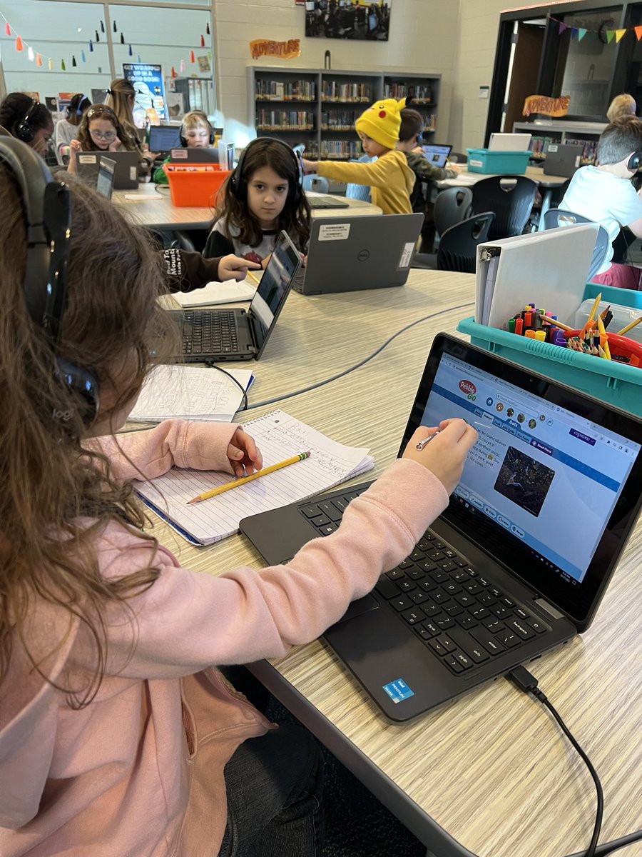 MtnViewLC's tweet photo. We researched animals today and learned how to take notes.  These one-to-one devices are wonderful!! @MtnViewES @ReneeGarriss @mrssherrygreen @Amusto12 @CobbSchooIs https://t.co/pZnJ6J1z2O