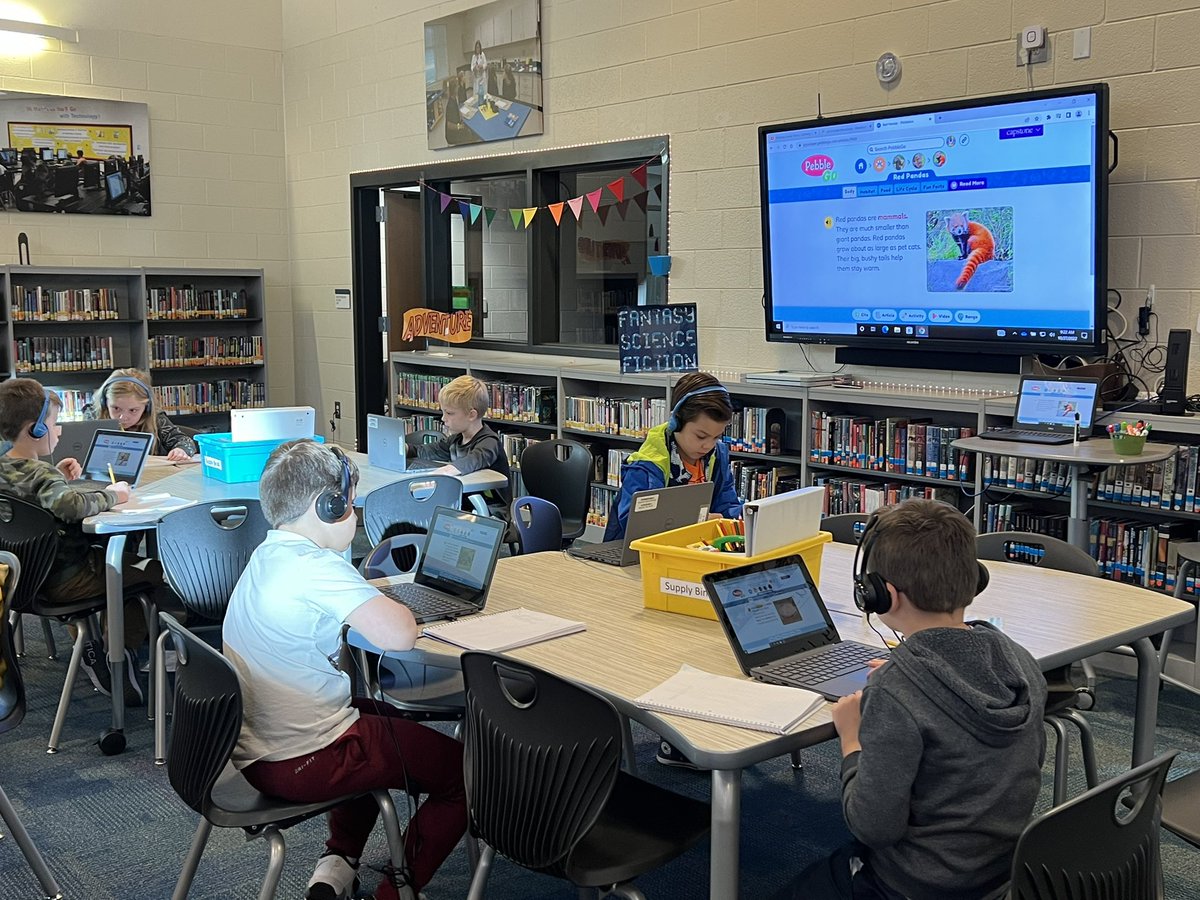 MtnViewLC's tweet photo. We researched animals today and learned how to take notes.  These one-to-one devices are wonderful!! @MtnViewES @ReneeGarriss @mrssherrygreen @Amusto12 @CobbSchooIs https://t.co/pZnJ6J1z2O