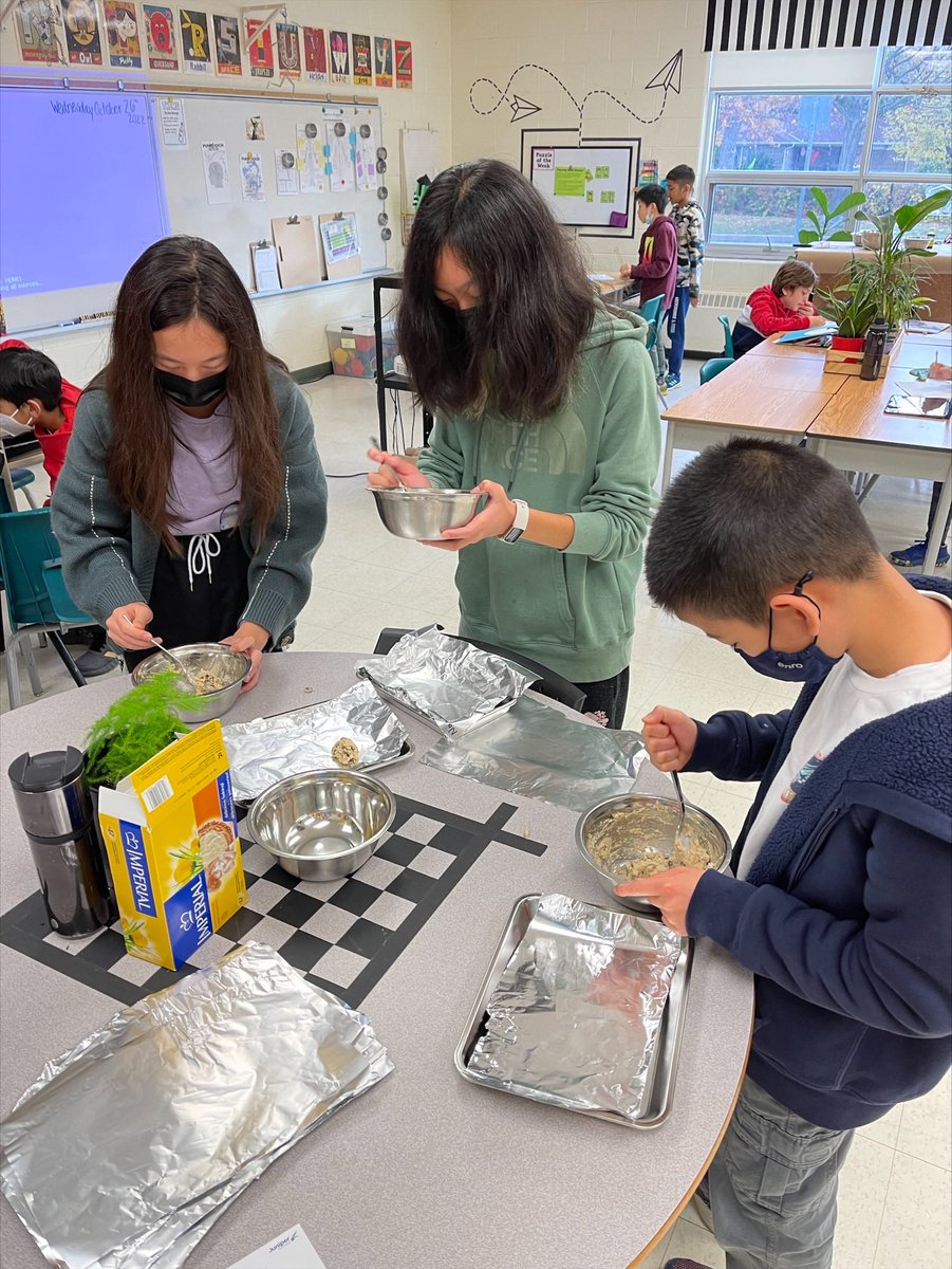 henderson_ave's tweet photo. Grade 6 students cooking! Learning life skills, and reinforcing fractions and procedural writing. #yum @yrdsb @YRDSBmath https://t.co/Wa7MZiOGJX