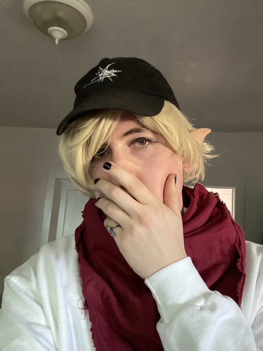 MetalcoreMelon's tweet photo. Not pictured: vampire fangs and a mass deluge of fake blood #SecondSky2022 #SecondSkyCCC https://t.co/fMKdkAaTlF