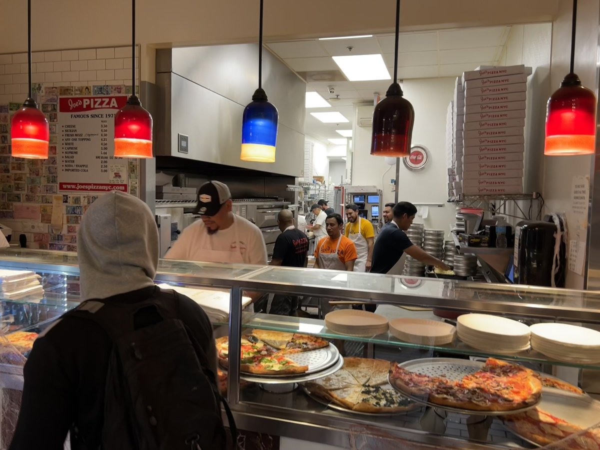 Finally made it to Joe’s Pizza. Everyone was right - I’d say the pizza 🍕 is awesome.
