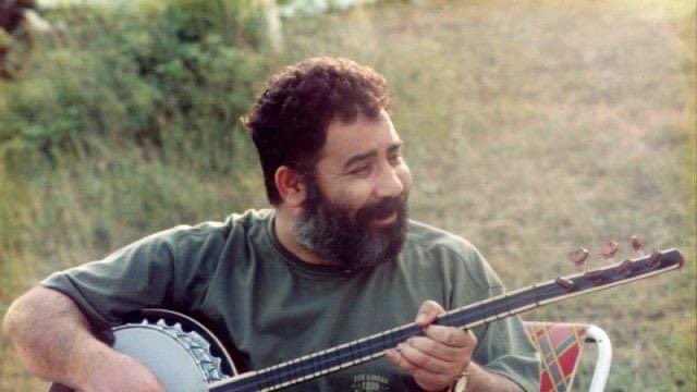 ahmtadanr's tweet photo. Sesin kaldı aramızda bir de onurun... 
Rojbuna te piroz be iki gözüm #AhmetKaya 🕊️ https://t.co/FwPLVauaUX