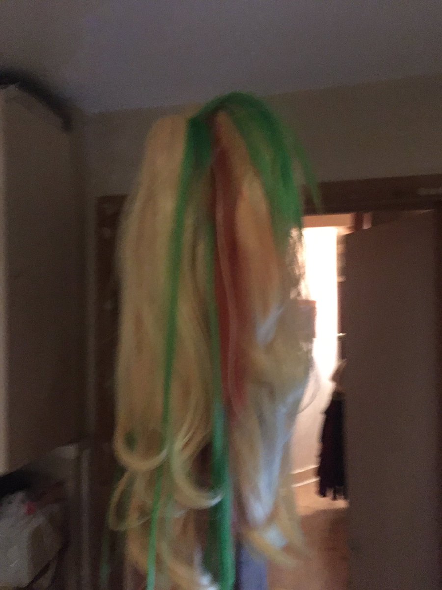 I am in awe of my colleagues @ard_nelft who can work weave-in every day It took all my power to not give up and throw everything in the bin when my child told me tonight they needed hair like this for tomorrow morning