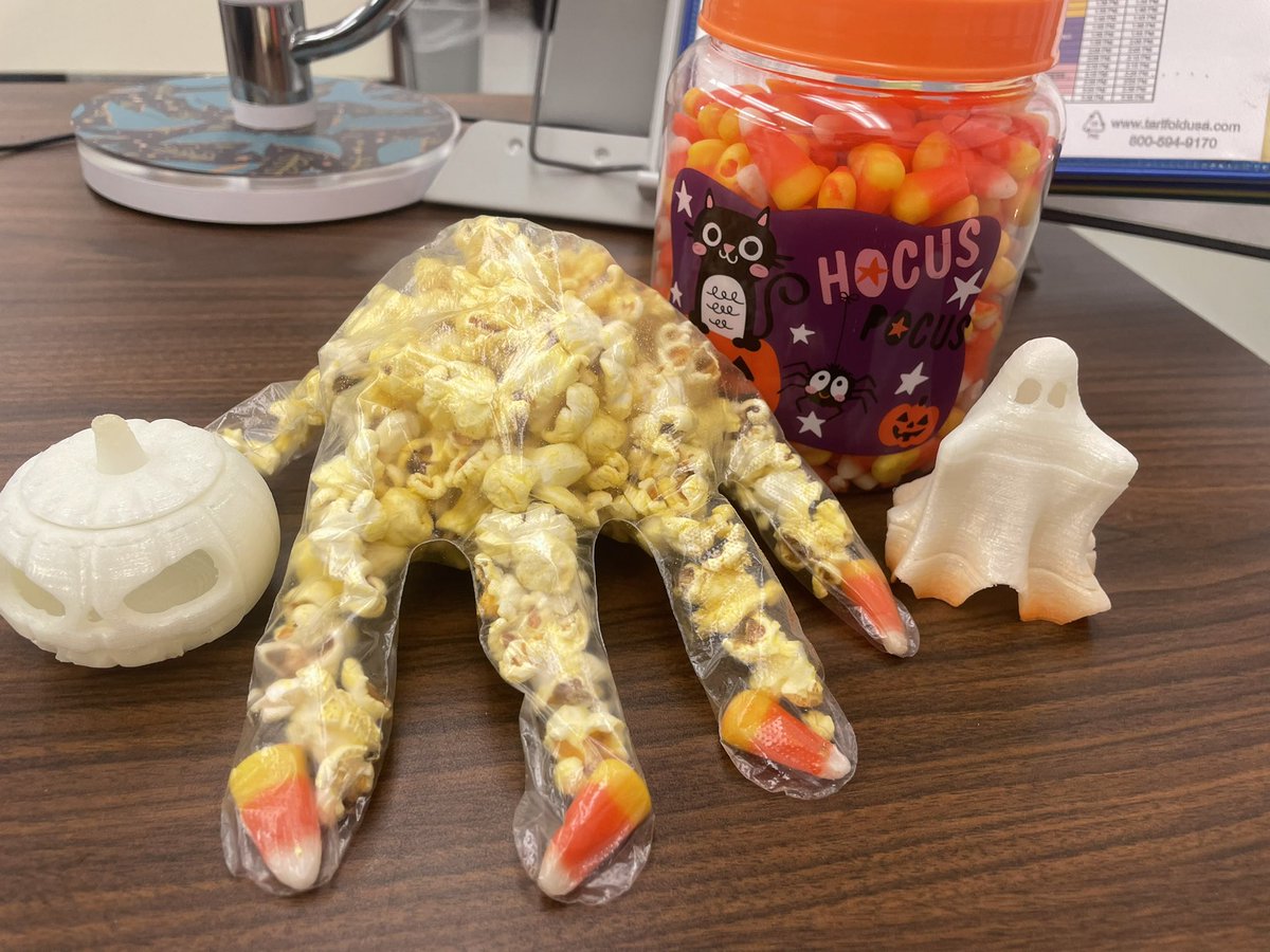 Academic coaches… always here to lend a spooky hand 👻🎃 <a href="/VBaldoni817/">Vicky B</a> <a href="/VirginiaFreema1/">Virginia Freeman</a> <a href="/ForestLakeVCS/">Forest Lake Elementary School</a>