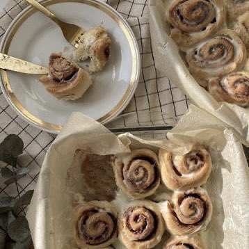 groodearcafe's tweet photo. new order! +.*.｡
╰➤ cinnamon rolls + green tea
to: @vibrantium
from: your favorite vampire

💌 ❝ ik im the actual groo here but i just wanted wanted to send this to give u good vibes and say ily!! ❞
╰➤ ♬: night aviation - gwsn
thank you for ordering! ♡｡*ﾟ https://t.co/hUYo2QuOFe