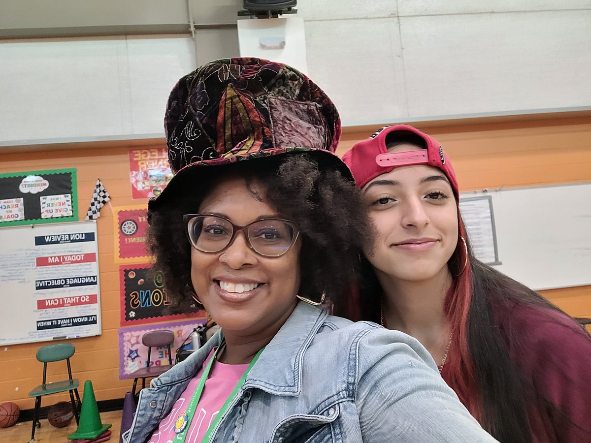 Hats off to our future at the Grove and having fun while we do it.  @WhoAreWe_SGA @HISD_ACC @HISD_ProjectEx #RedRibbonWeek2022 #CCMR #BullyingPreventionMonth