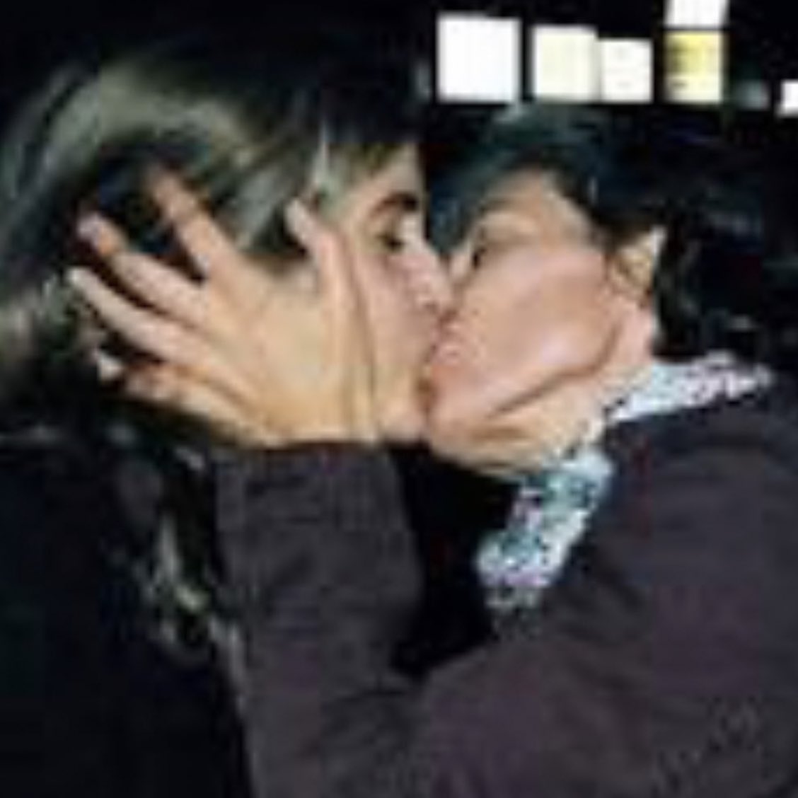 choquei's tweet image. 🚨VEJA: Lúcia Veríssimo trás à tona foto dela beijando Cássia Kis após a atriz fazer falas preconceituosas e dizendo que é conservadora: "Que sigamos sem hipocrisia e falso moralismo."