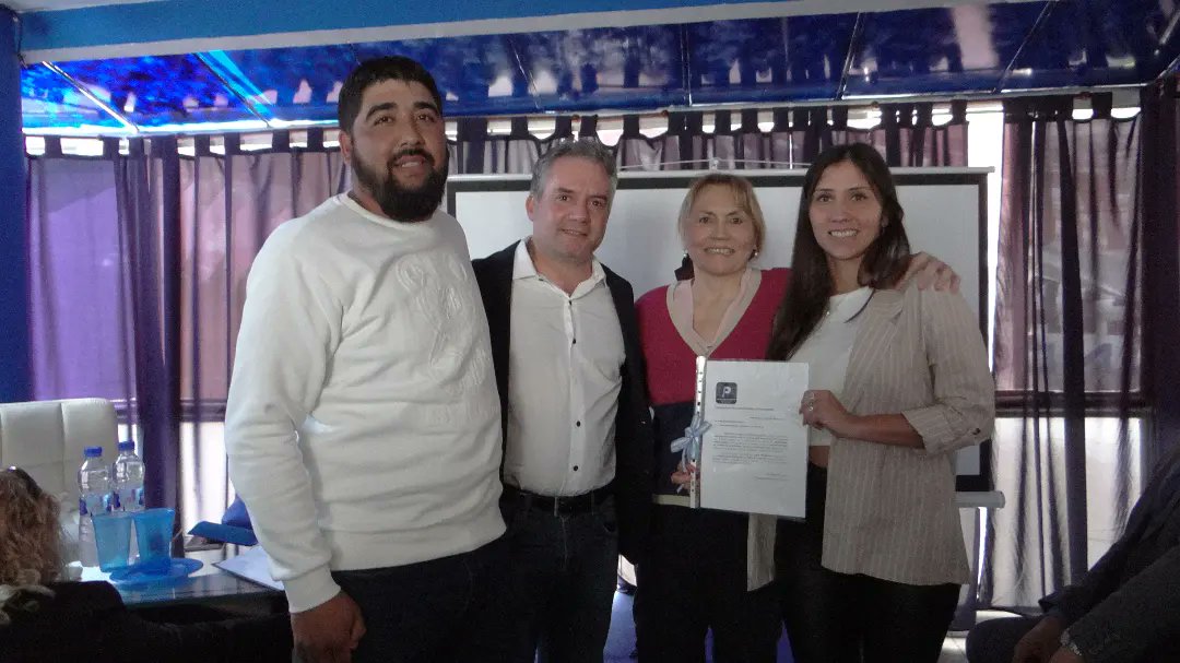 maxiaperalta's tweet photo. Doble felicidad al inaugurar la Sede del Partido Union Popular Federal en Burzaco y la certificación de la Junta Promotora de Almirante Brown, la cual tengo el honor de presidir.
#UPFAlteBrown #agrupaciondelnuevosiglo
#UnionPopularFederal #GeneralPeron https://t.co/ACrXbUfshR