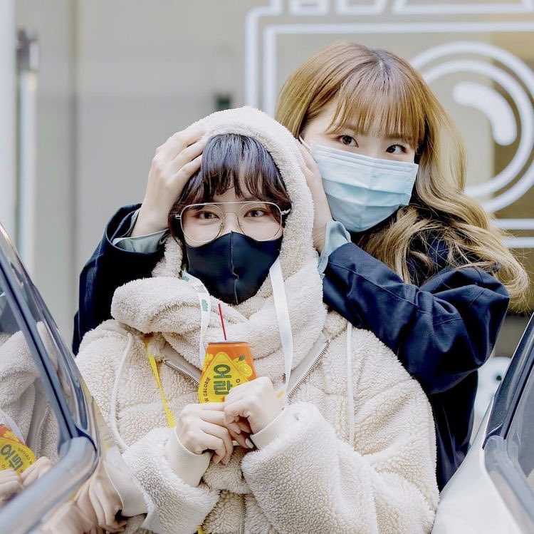 groodearcafe's tweet photo. new order! +.*.｡
╰➤ cinnamon roll + latte
to: @gayIittlemiya
from: anon

💌 ❝ hope you have a great day!! ❞
╰➤ ♬: the aerialist - gwsn
thank you for ordering! ♡｡*ﾟ https://t.co/gLT4sBwmHb
