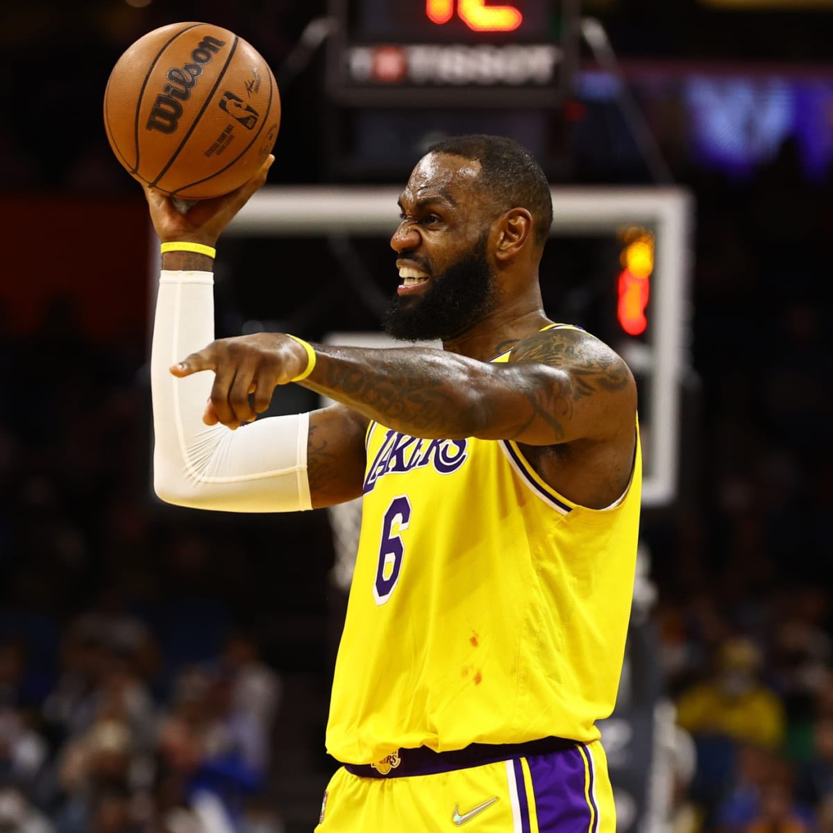 LegionHoops's tweet image. The Lakers’ gameplan last night was to make Bruce Brown shoot more threes.

After Brown went 4-for-5 from three, LeBron started talking trash.

Bruce Brown responded to LeBron: “Your game plan isn’t working, sir.” (via @harrisonwind)

💀💀💀
