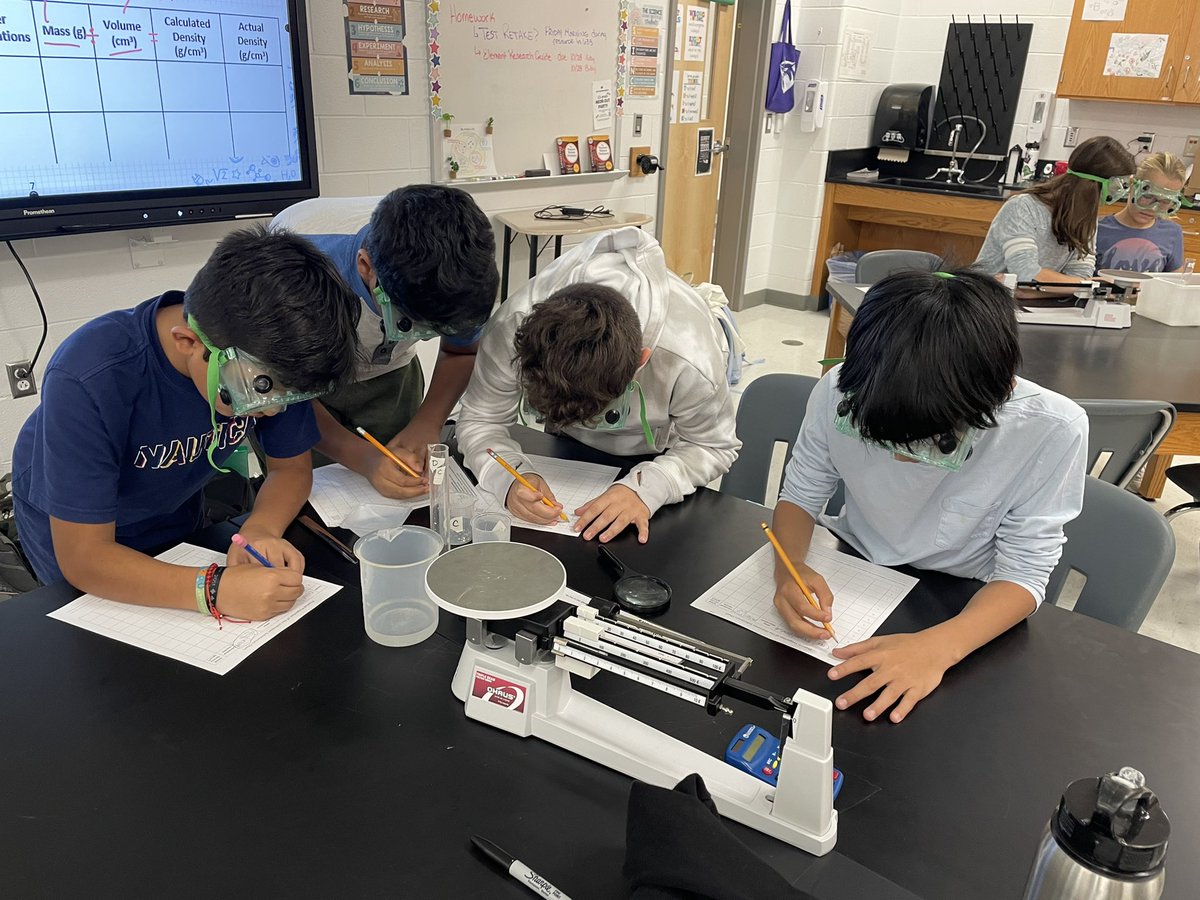 h_gargan's tweet photo. More investigating by our young scientists! ��� #stayWILD @WillardLCPS https://t.co/vFC75yHr7Y