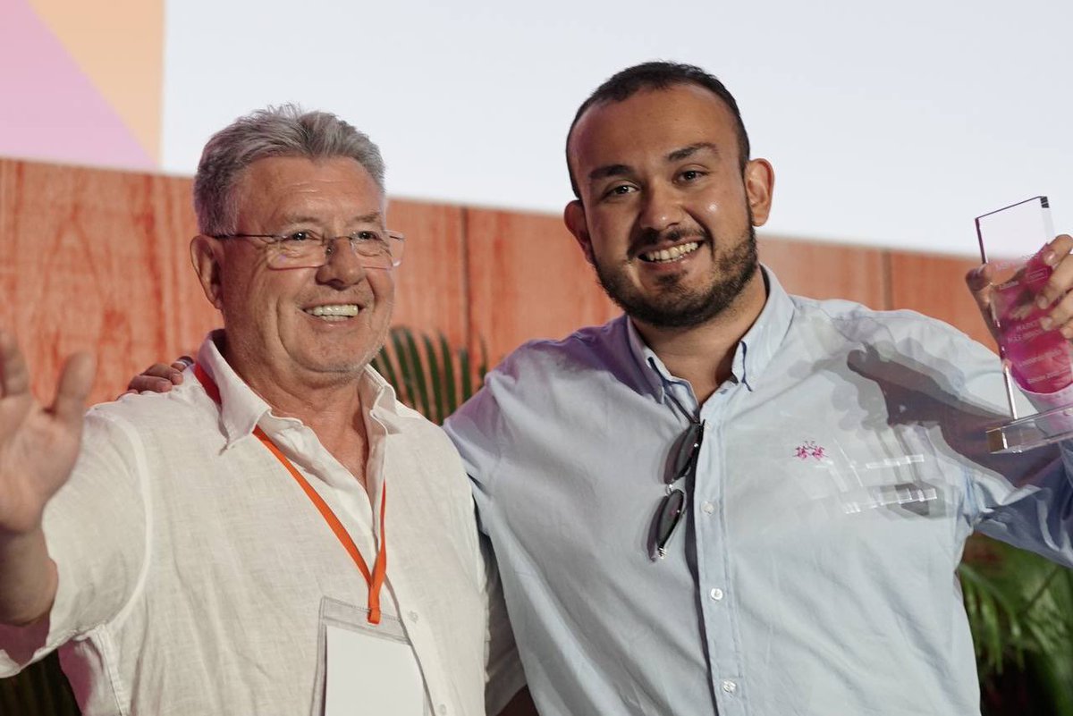 Mas_Cartagena's tweet photo. Felicitamos a Leonardo Riaño (der.), growth manager Latam de Rappi, ganador del Premio al Marketer más innovador en los #PremiosMarketers que se entregan en #MasCTG @AdlatinaGroup @SCOPEN_global @MktrsByAdlatina https://t.co/nY1H1fNCmW