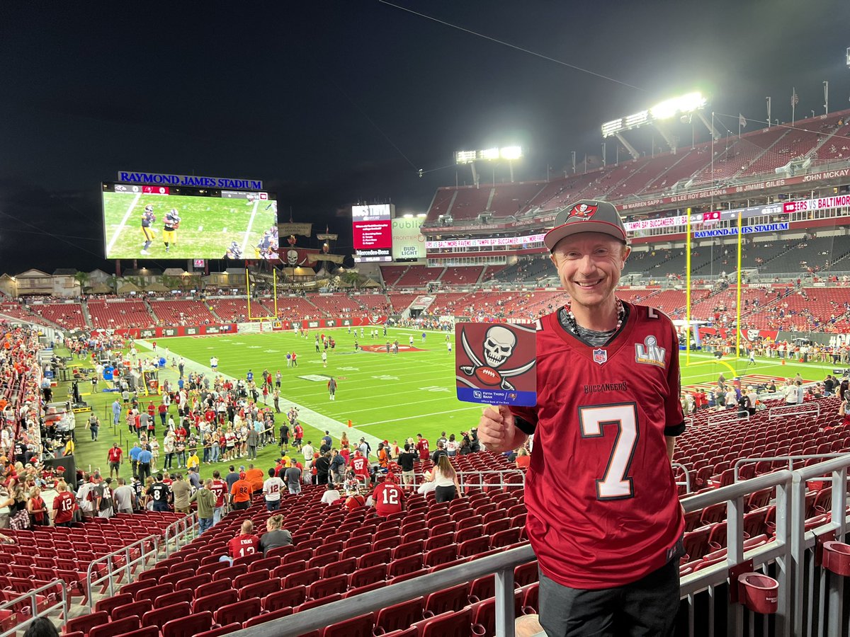 OhRobbieC's tweet photo. #GoBucs 
#Fitzmagic #TNF @Buccaneers @NFL https://t.co/N5zOrO4Ow1
