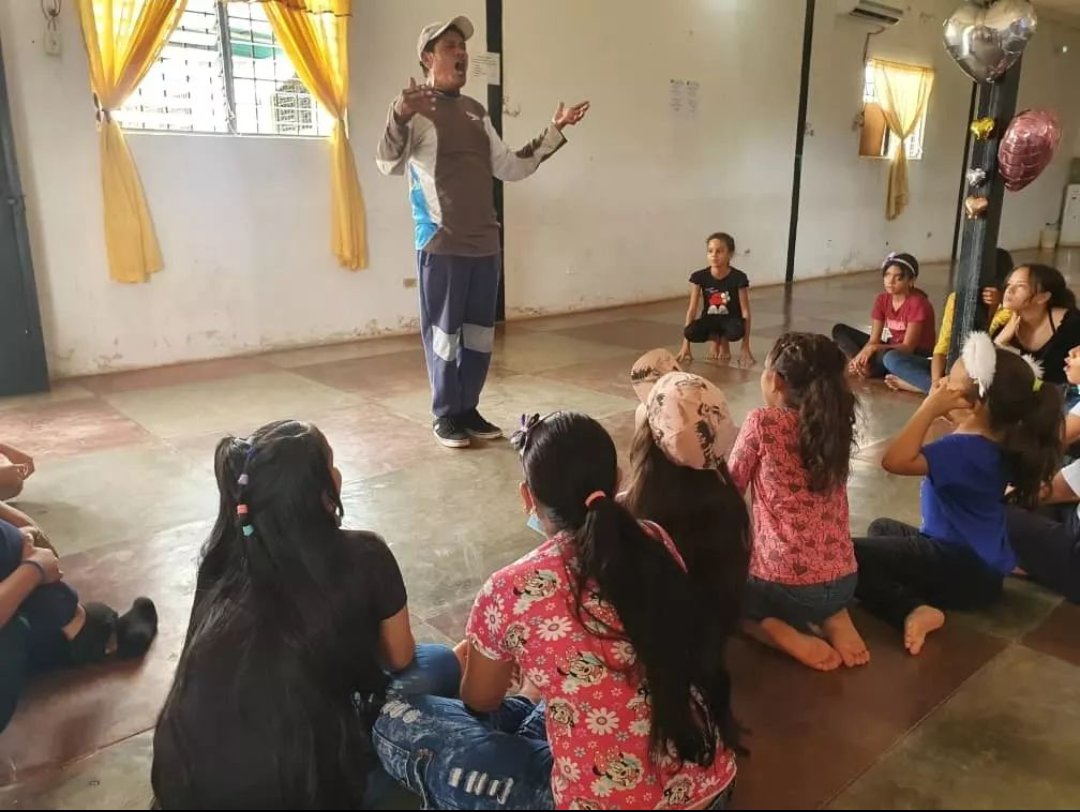 En el marco del Festival de Teatro "Anzoátegui Te Enamora", la dirección de Cultura de #Peñalver dictó el primer taller de juegos teatrales.

La actividad, donde participaron 25 menores de entre 8 y 14 años, fue realizada en el Instituto de Atención a la Mujer de Puerto Píritu.