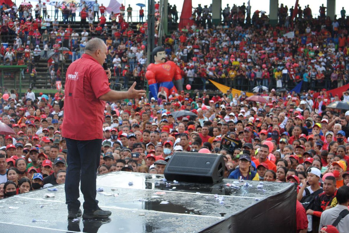 LARA | 'El Presidente @NicolasMaduro nos ha convocado a este hermoso proceso donde ustedes tomaron una decisión y seguirán tomándolas, porque el PSUV decidió hace tiempo que las decisiones las toma el pueblo', Diosdado Cabello. @dcabellor #PSUVPorTodaLara