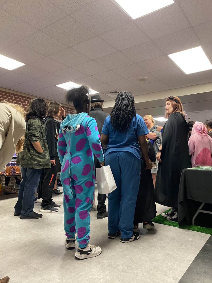 MRHSFCCLA's tweet photo. Trunk or Treat at the Ranch. https://t.co/yAdwbjJkcy