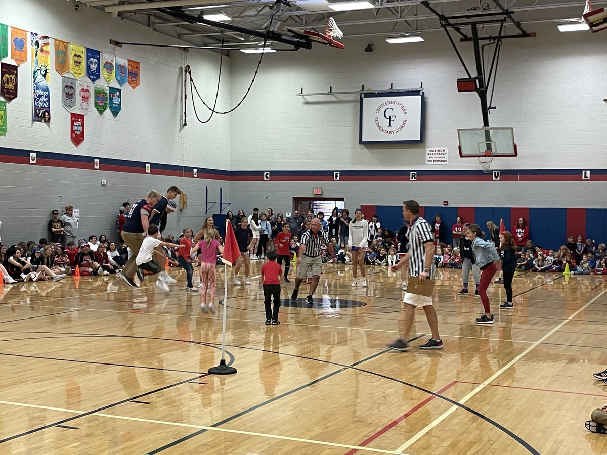 CFEPrincipal's tweet photo. Thank you to our ⁦@ChenangoForksSD⁩ High School musicians 🎶 and athletes 🏈🎾⚽️🏊‍♀️🏐 for helping to make our CFE Pep Rally a fun and memorable experience for our students! 💙❤️ #forksnation ⁦@CForksSup⁩ https://t.co/hsJf856fU0