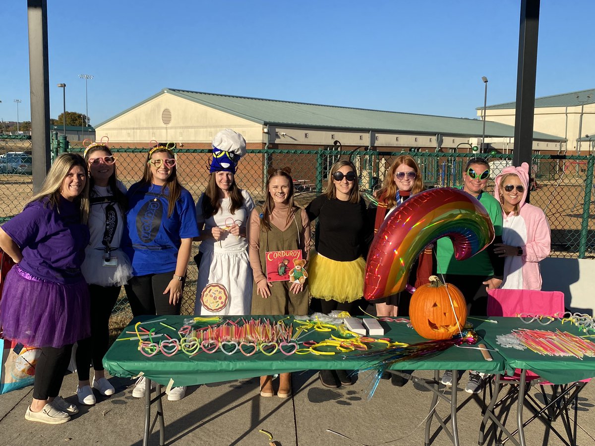 AprilBusby3's tweet photo. Central Cluster Treat Street! Such a fun event with our Central family! @FCSchoolsGA @ForsythCHS @Otwell_MS https://t.co/WblEGquLPJ