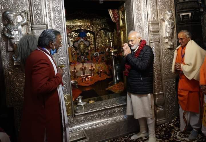 itsTanu22's tweet photo. पहली बार देश के सामने, बद्रीनाथ जी के गर्भ गृह की तस्वीर

🙏🏻

https://t.co/3TmwGEirgH https://t.co/75FzoUu8Wy