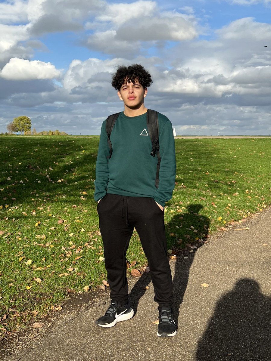 اليوم يوافق شهر كامل منذ خروجي من السعودية، احب اقول ان هذا اهم قرار أتخذته في حياتي، نفسيتي ١٠٠٪ افضل، صحتي تحسنت، لم اعد اخاف من ابداء رأيي الكافر ابداً.

ربكم ليس حقيقي فلا داعي انك ترسل صفحة كاملة كلها دعاوي وشتم، لأني راح اضحك.

وشكرًا لكل ذوي العقول، انتم مستقبل العالم.

☮️