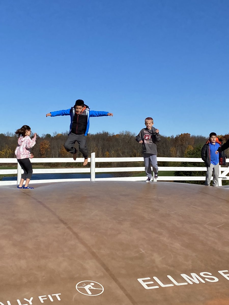 TaraCanniff's tweet photo. 5th grade had a great day on their field trip to Ellm’s Farm! @GreenIslandUFSD @HeatlyPrincipal @Kmbrly_Ross https://t.co/p6BYewDW75