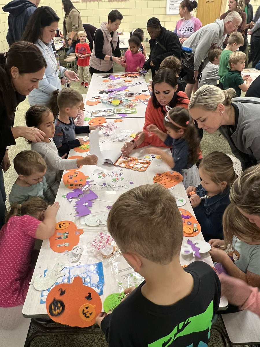 MrsALinton's tweet photo. Our 1st Kindergarten Fall Family Game night was a success! @PineGrove_BCPS https://t.co/QI4toPcAEu
