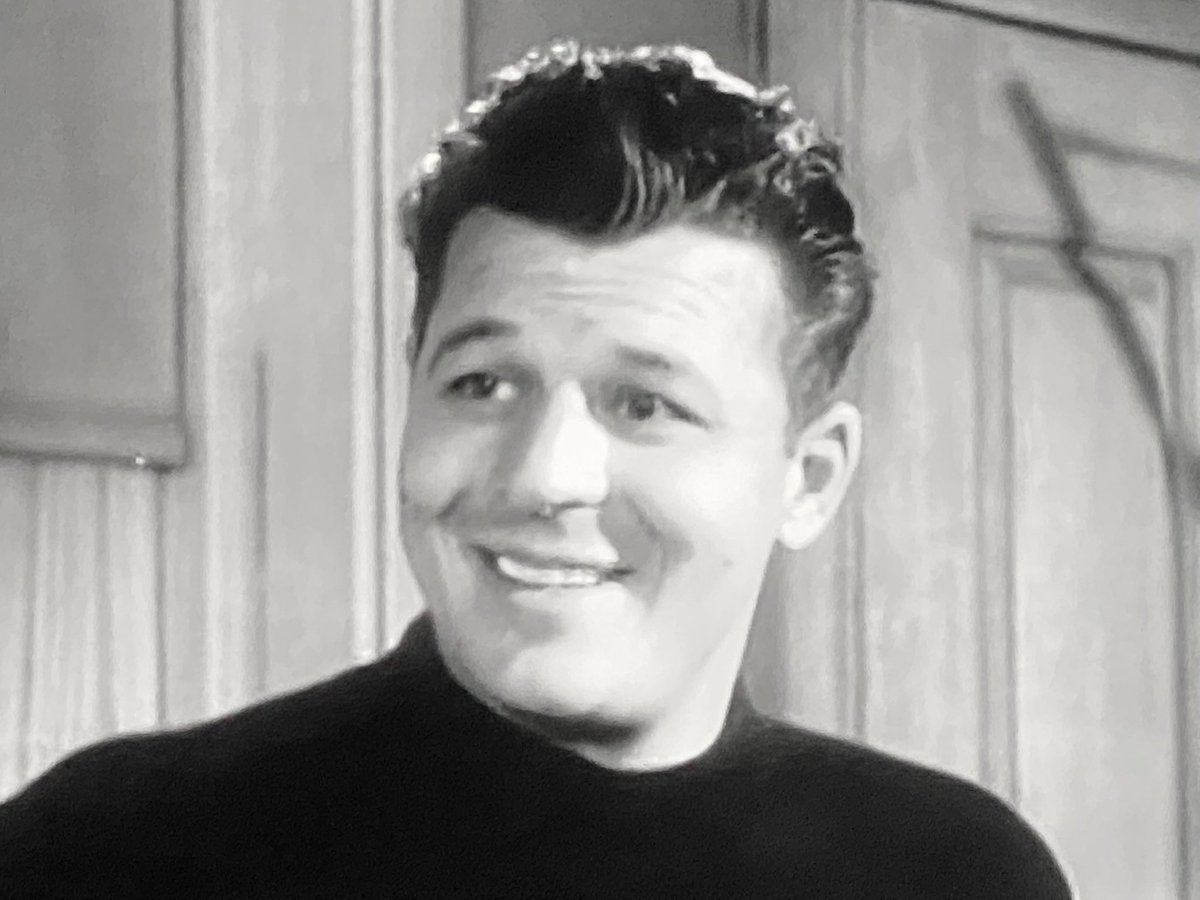 If you’re looking for something to watch in honor of Jack Carson’s birthday, scroll through my chronological #JackCarson YouTube playlist! It’s got movies, TV, radio shows, songs, and even a children’s album! #BOTD #TCMParty #FilmTwitter #OTR #ClassicTV 👀 youtube.com/playlist?list=…