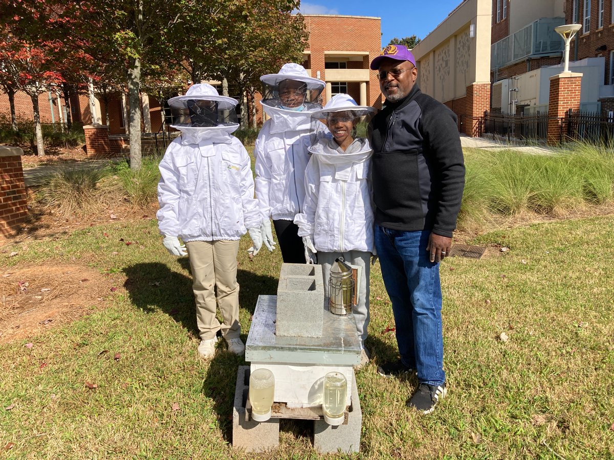Our bees are back! The Bulldog Bee Club is back in action. @APSHJRUSSELL @TDGreen_APS