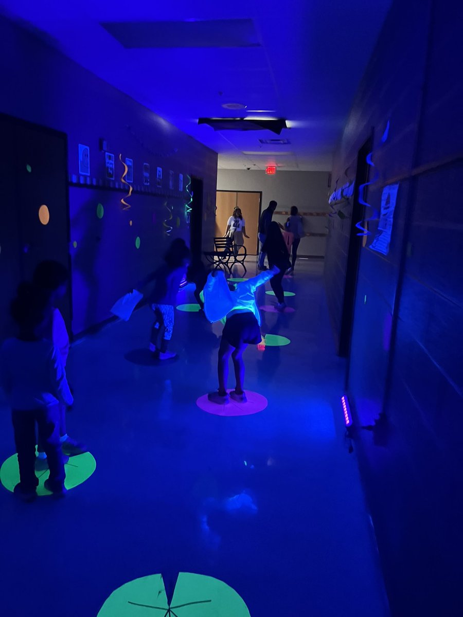 CastleHeights2's tweet photo. Having a blast at Fall Festival! #CHknights https://t.co/voB49cjMqu