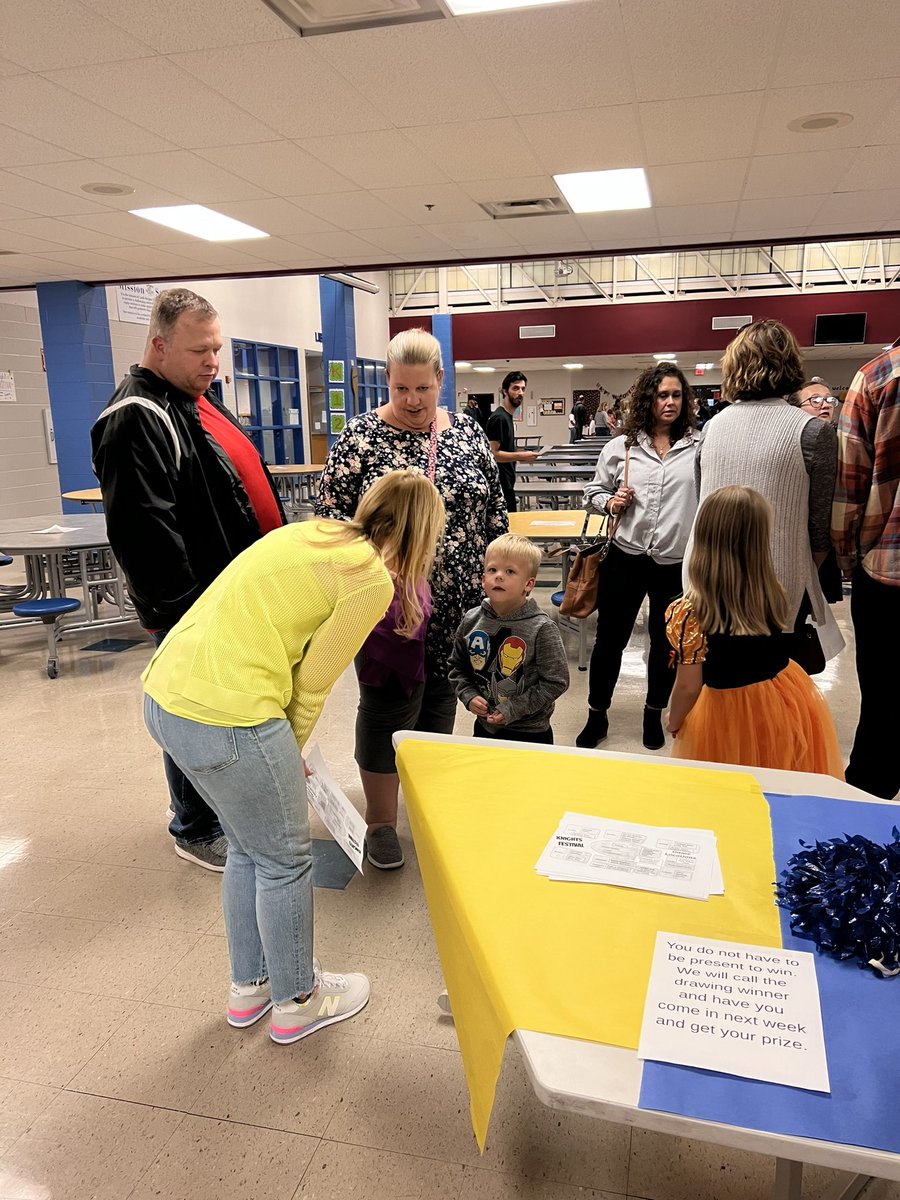 CastleHeights2's tweet photo. Having a blast at Fall Festival! #CHknights https://t.co/voB49cjMqu