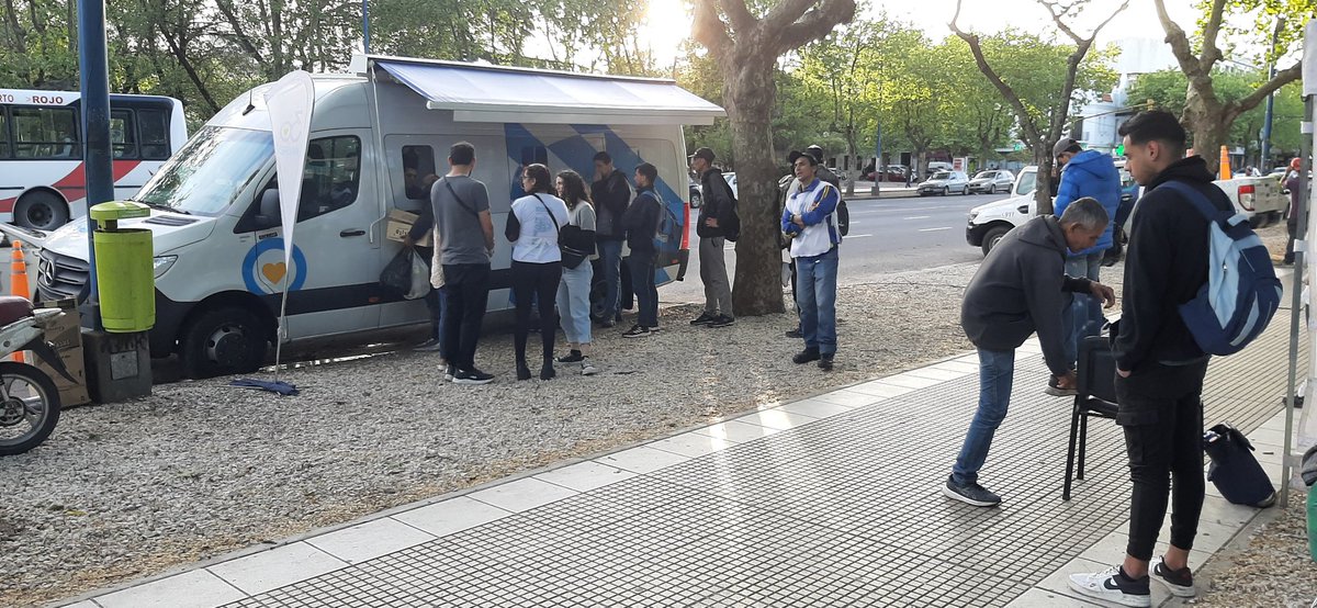 MarcosGutierrez's tweet photo. Refuerzo Alimentario en #MarDelPlata

Operativo de atención de ANSES en el Dispositivo móvil de asistencia a personas en situación de calle del Ministerio de Desarrollo de la Comunidad.
@FerRaverta 
@ansesgob https://t.co/PW3hWb7BxD