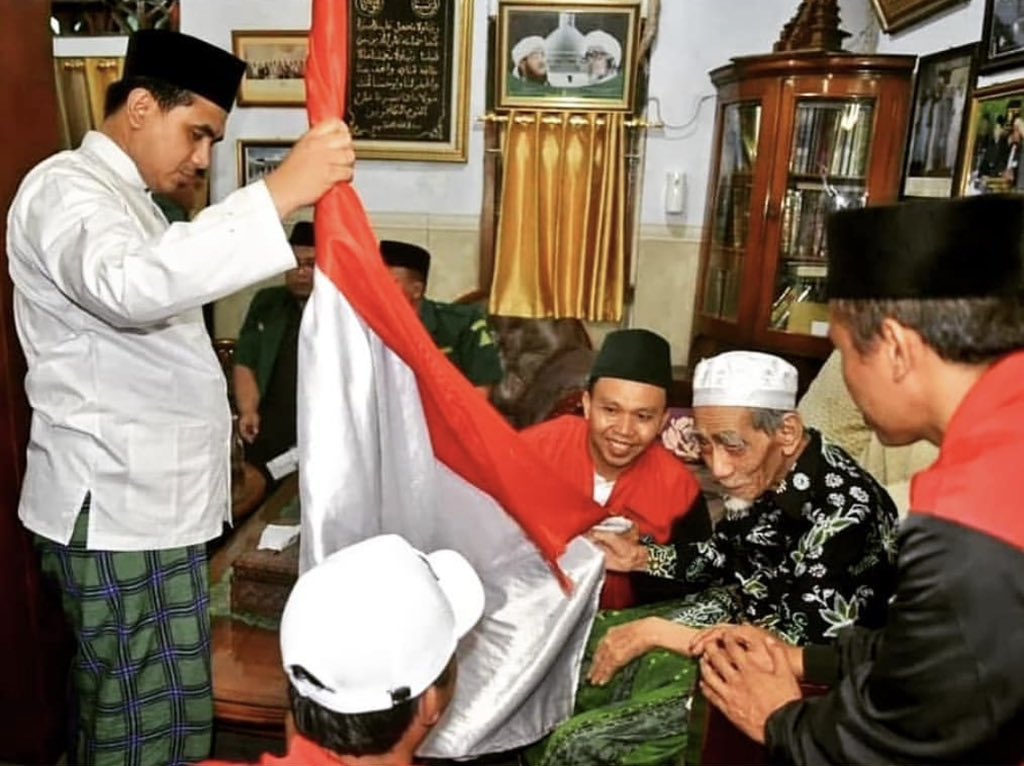 darmurisiwi's tweet photo. Selamat Hari Sumpah Pemuda 🇮🇩
Selamat Hari Ulang Tahun, Syaikhina KH Maimoen Zubair. Alfatihah 🤲🏼💐❤️ https://t.co/EOxF5dC0CB
