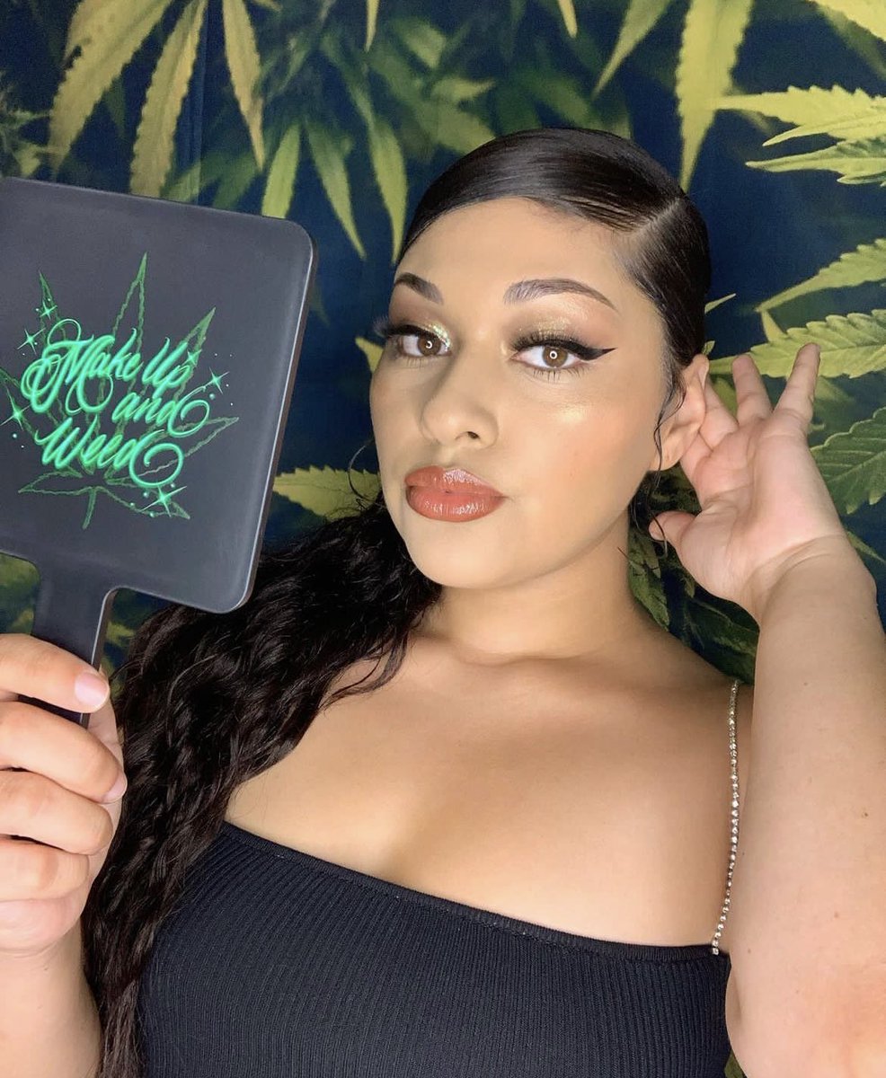 EmeliaHarry's tweet photo. Always love yourself 💚🌿🥦 #girlswhosmoke #makeoftheday #Stonerbabe https://t.co/JRQQlBry8O