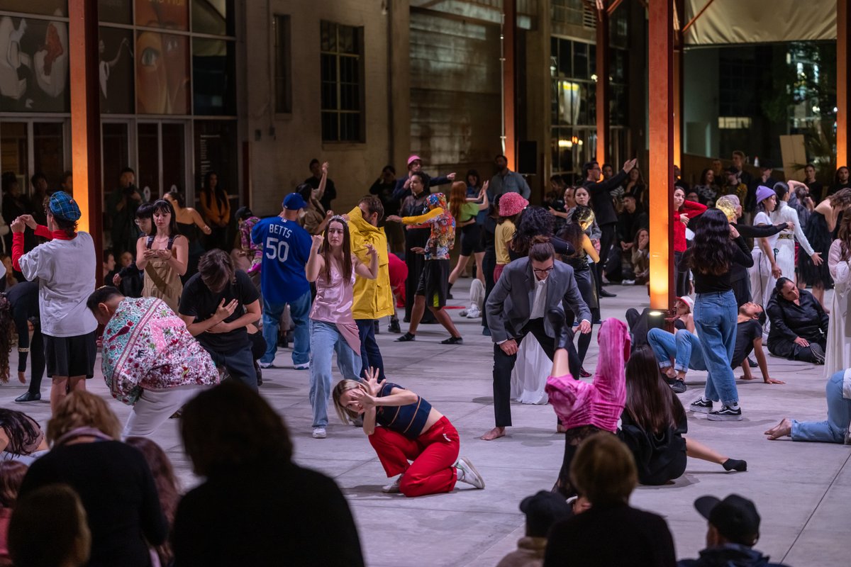 MOCAlosangeles's tweet photo. We want to give a shout-out to Dimitri Chamblas @vancleefarpels Elodie Vitrano Tay Donofrio and all the dancers involved that made this performance happen—thank YOU!
#VCADanceReflections #VCAdance #VanCleefArpels #ArtForAll https://t.co/4kbLFdfeJM
