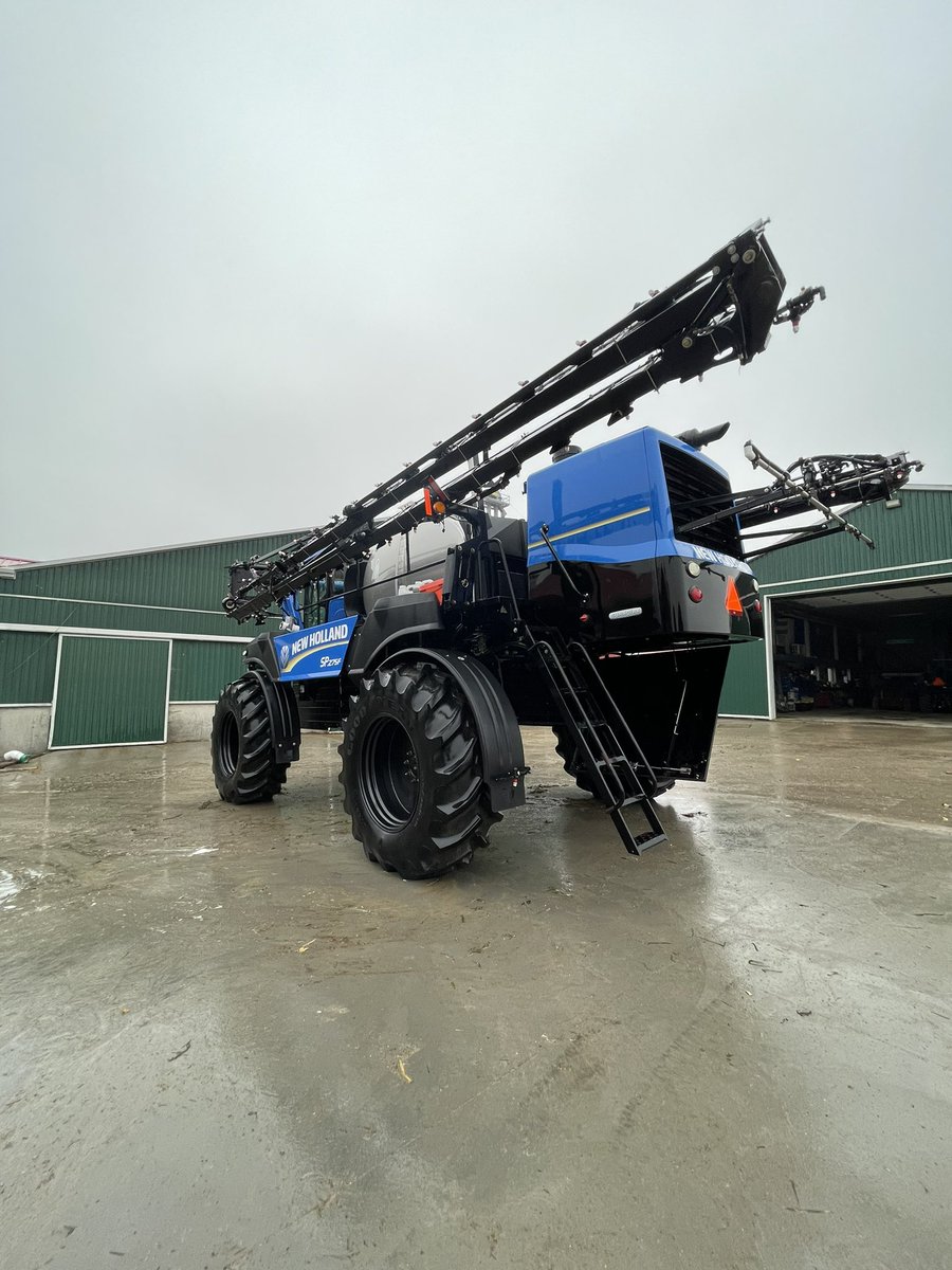 mattdirka's tweet image. Question to New Holland Guardian owners / operators. Has anyone switched their GPS/ guidance system from Intelleview to either Greenstar or Raven? Looking for some info please!