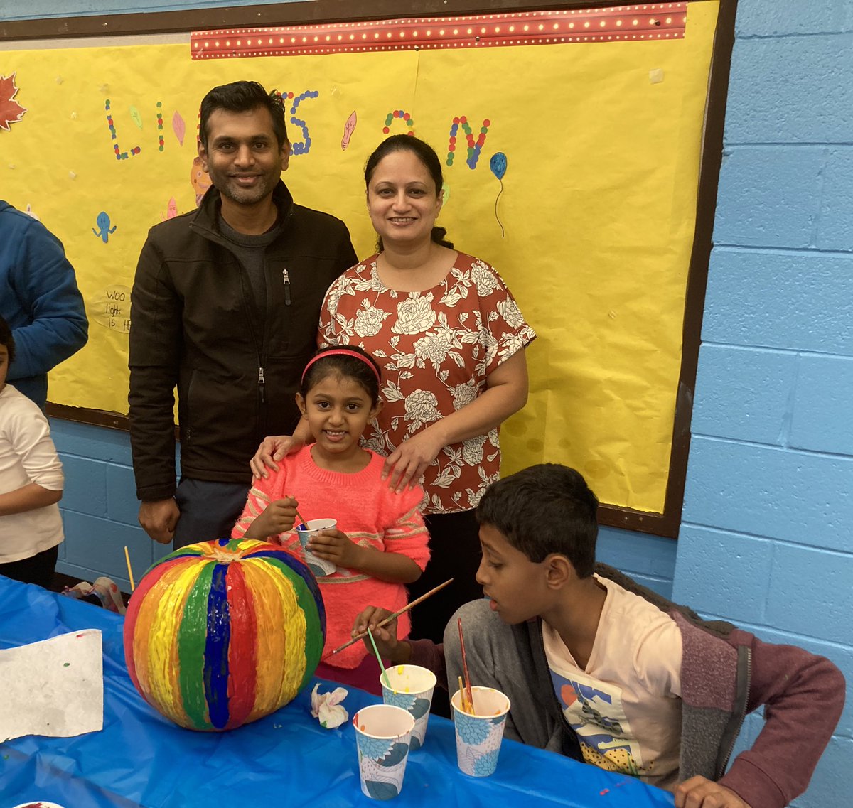 AshleyWarrenWWP's tweet photo. Want to see the cutest pumpkins in the patch? Head over to @DutchNeckWWP to meet Dexter’s friends. Thank you and gracias to the kindergarten team and families for a spooky-fun Pumpkin Night! 🎃 #wwprsd #wwpDLI #wwpELL https://t.co/gECjAUTkKL