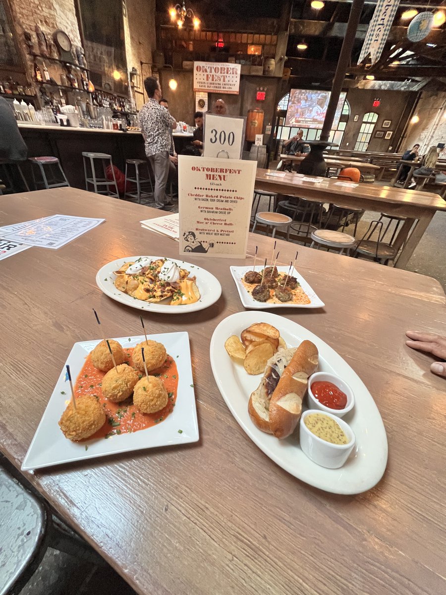 Enjoy our food in our #Oktoberfest menu!! From the Chedder Baked Potato Chips to the Mac n' Cheese Ball🔥  Available now so hurry on and get a bite 😋🎃