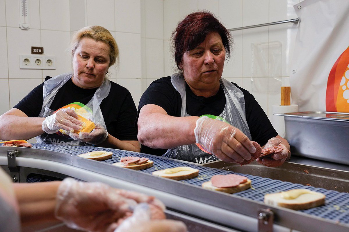 The work <a href="/WCKitchen/">World Central Kitchen</a> does is only possible because of thousands of people who when a crisis hits, just start cooking, working, helping. People like <a href="/Y_Stefanyuk/">Yuliya 🇺🇦 Stefanyuk</a> who was already feeding in Lviv when WCK arrived.. these are the people behind #ChefsForUkraine! wsj.com/articles/human…